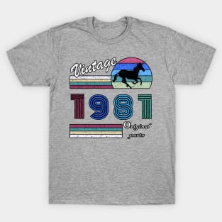39 Years Old - Made in 1981 - 39th Birthday Men Women T-Shirt